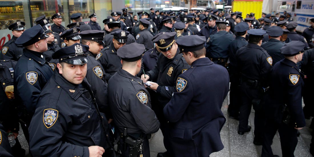 ComplexMusic's tweet image. Did you know the NYPD has a whole team dedicated to keeping tabs on rappers...?

It's called the Enterprise Operations Unit—basically the "hip-hop police."

Here's a closer, in-depth look: bit.ly/2UzZnQJ