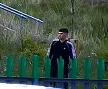 Please RT to help catch these SCUMBAGS 🤬🤬!!!

Police in Leeds want to identify these men after two swans were shot dead. Call <a href="/WestYorksPolice/">West Yorkshire Police</a> on 101 reference 13200287971.
westyorkshire.police.uk/news-appeals/c…