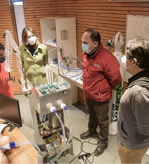 AndesVolt's tweet photo. Visita de senadora Ena von Baer @enavonbaer e 
Intendente Cesar Asenjo @casenjojerez
para conocer el primer ventilador mecánico intensivo desarrollado por empresas en #Valdivia @allware y Unmanned.

Ver esta publicación de Instagram de @senadora_enavonbaer https://t.co/igo4cvECje https://t.co/joD2WG5IYB