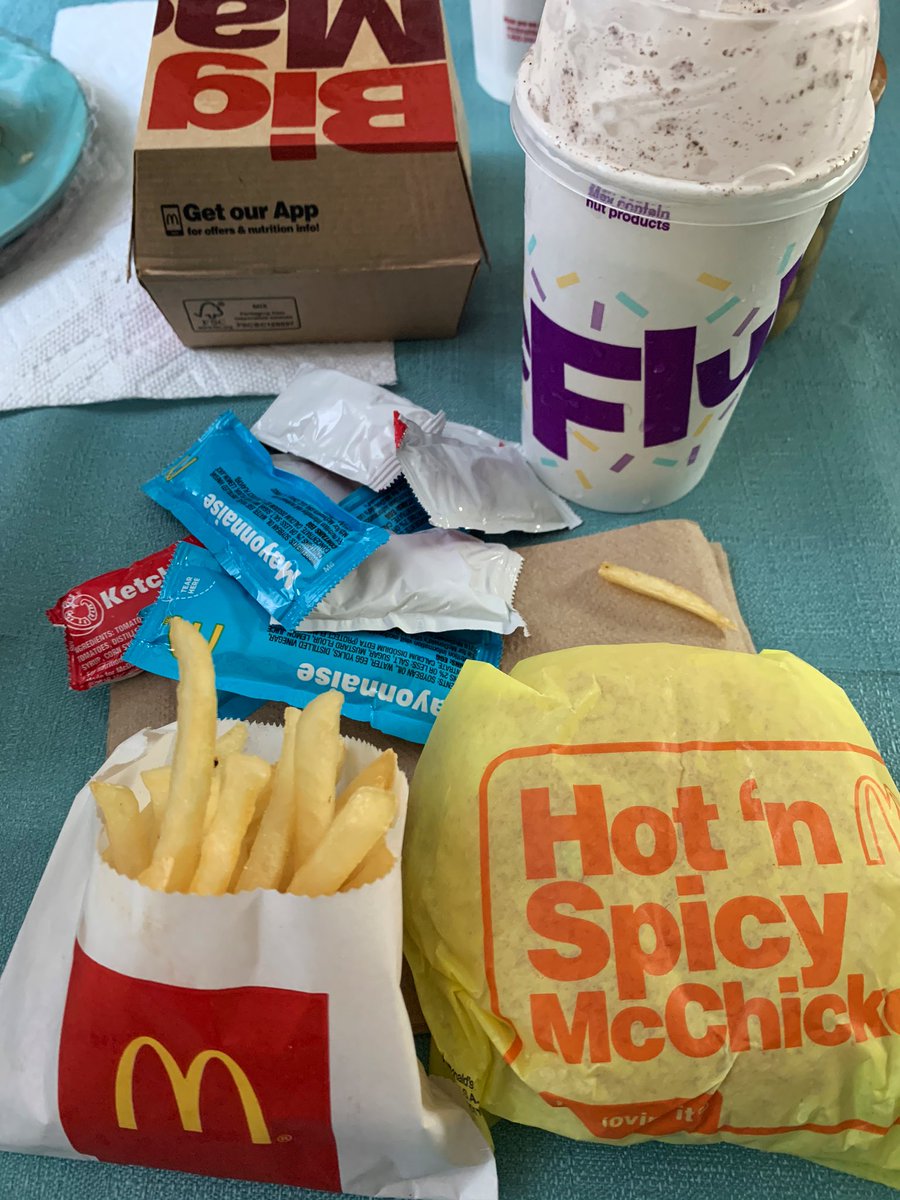 LhenKnox's tweet photo. McDo after grocery shopping! π Yay! πππ¦#cheatdayagain https://t.co/Pbguq8pYga