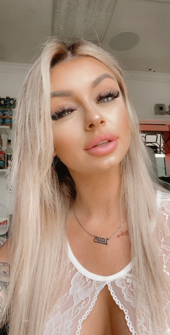 &ldquo;If you treat me right, baby I&rsquo;ll give you everything&rdquo; https://t.co/M9z9fOtEUh