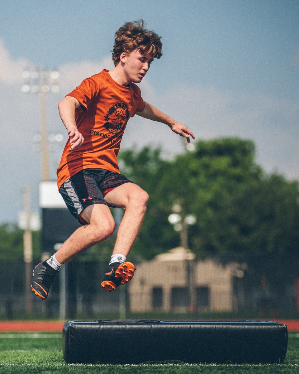 PrenticeCJames's tweet image. Camp Connections | Yellowjackets 🐝

#StrengthAndConditioning #Training #ReturnToAction #PrepSports

📸#ImagoHouse