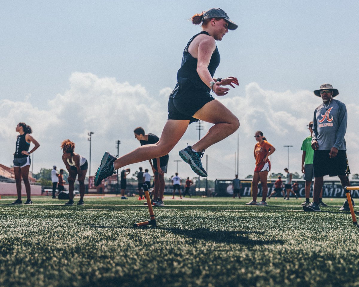 PrenticeCJames's tweet image. Camp Connections | Yellowjackets 🐝

#StrengthAndConditioning #Training #ReturnToAction #PrepSports

📸#ImagoHouse