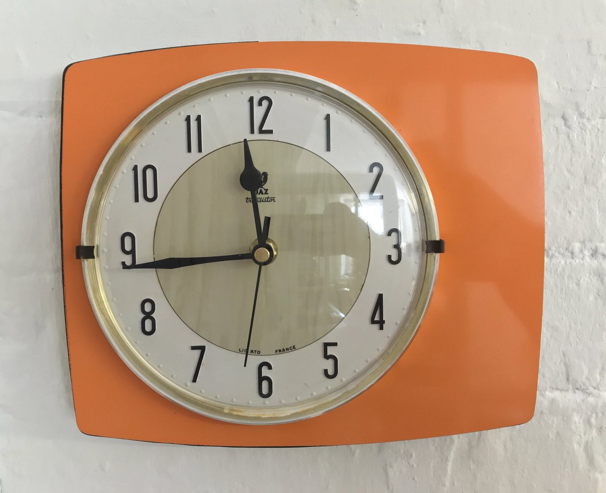 RetroBazaar's tweet image. Orange and off-centre! Best of both worlds. Love this cool 1950s formica wall clock. Converted to battery and fully working. Coming to the website soon. 

#vintagewallclock #orangeclock #clockworkorange #retrobazaar #midcenturymoderndesign