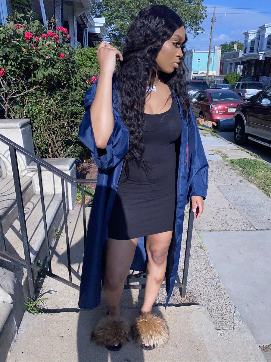 po0hhh's tweet photo. i made it 🎓🥳 https://t.co/mZYknQnMin