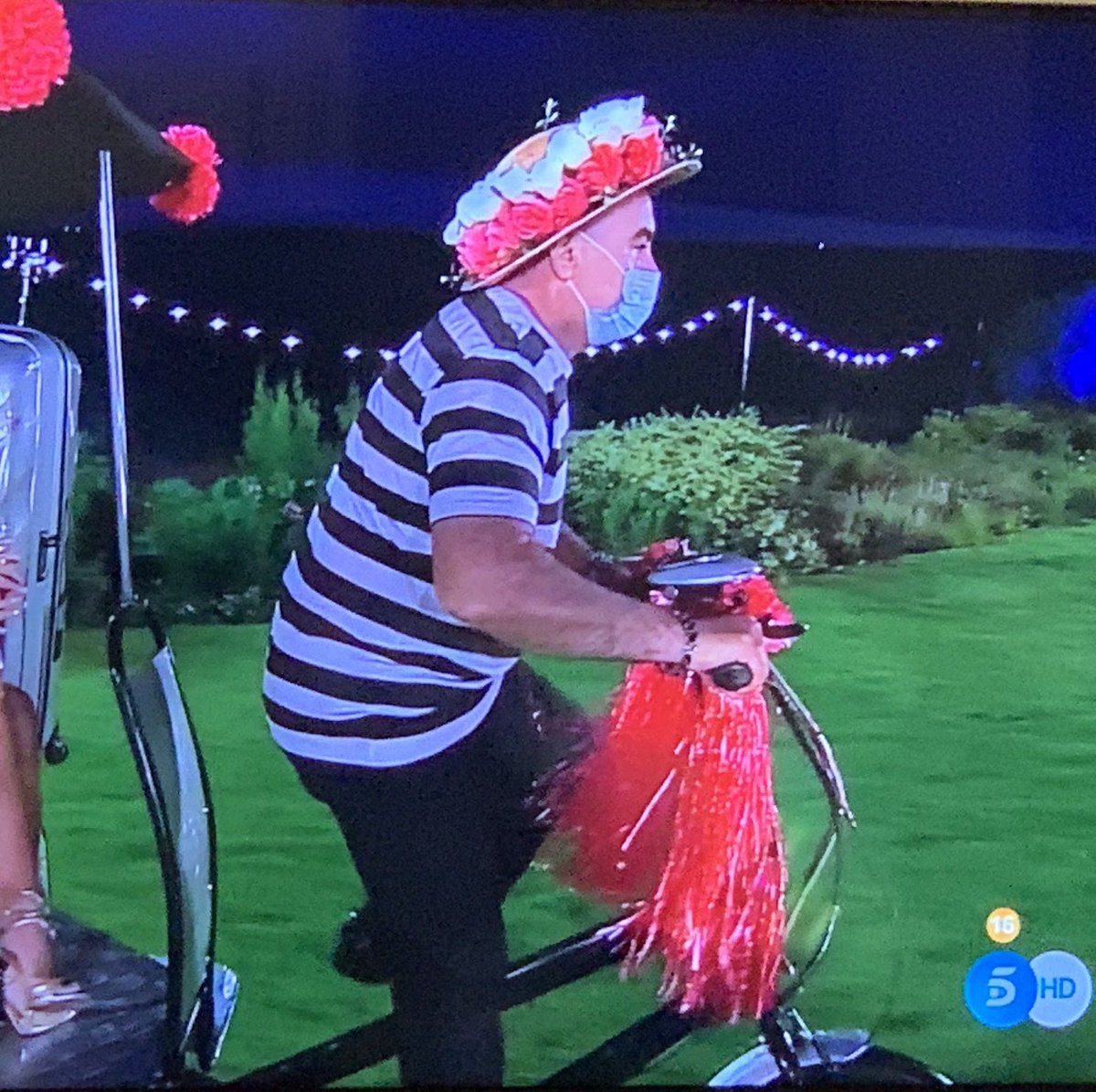 martaammoreno's tweet photo. Ni una persona le va a dar las gracias al pobre señor del carrito? #LaCasaFuerte1 https://t.co/m0z9XYvGTH