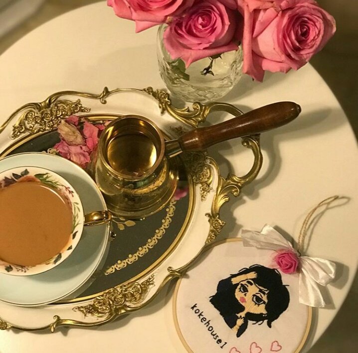 وما القهوة إلا رفيقہِ الوقت والسلام.💙🕊

#تصبحون_على_ما_تتمنون