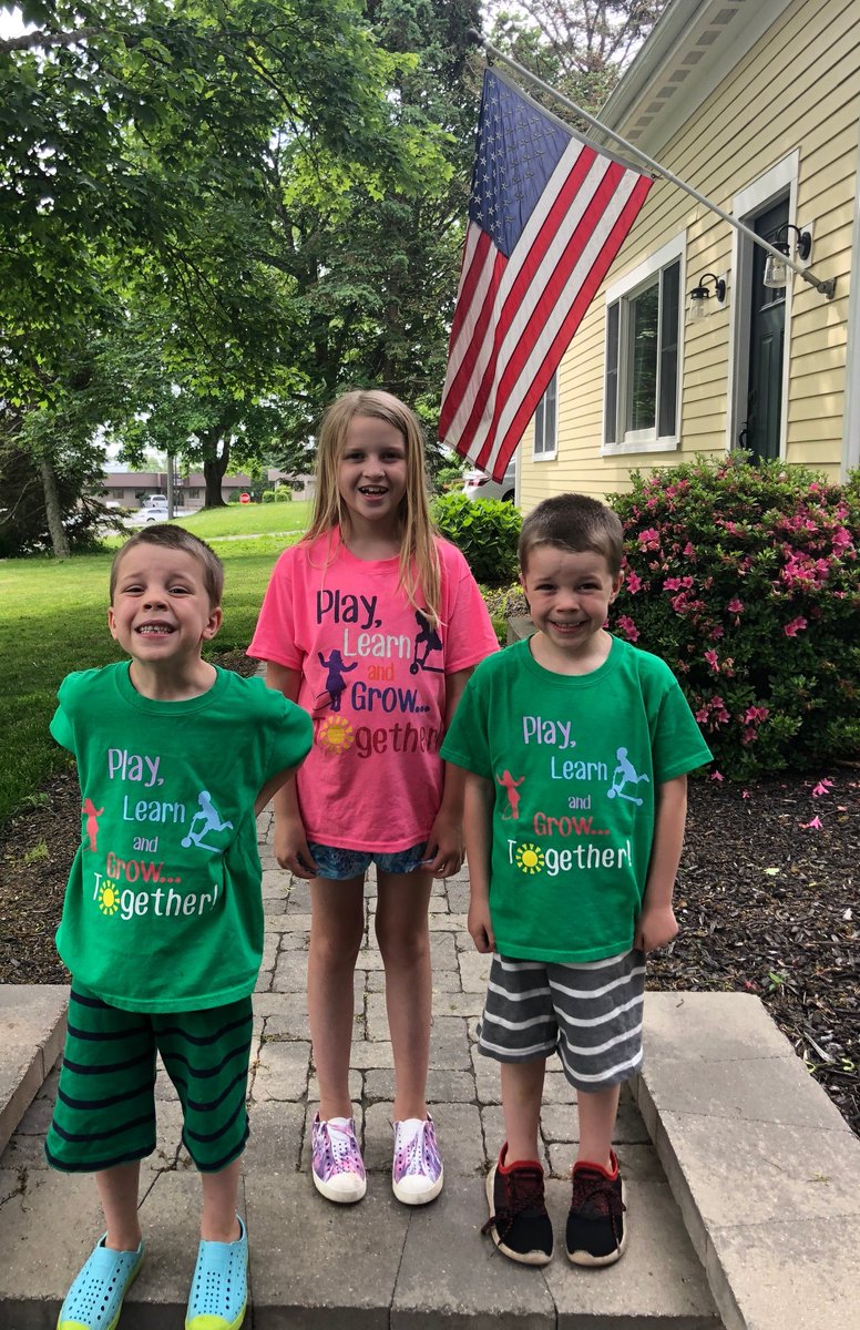 kinderhathaway's tweet photo. Week of the Young Child Kindergarten Parade
Mrs. Gaumond, Miss Keegan, and Mrs. Flaherty @HathawaySchool Violette Family https://t.co/FnoncwKnre