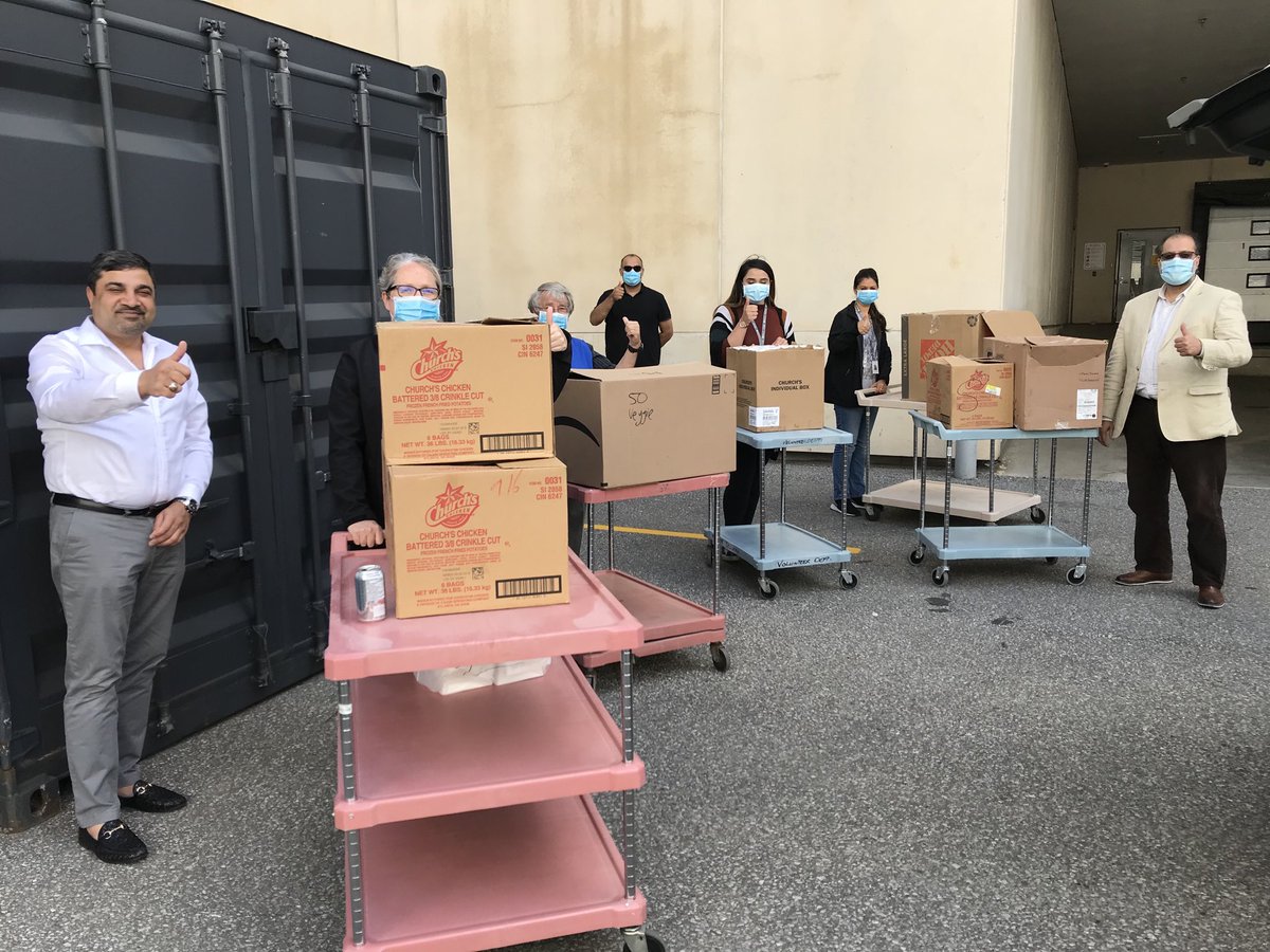 badarshamim's tweet photo. Delivered first half of the 1,000 meals for our front line staff @OslerHealth on behalf of #CPFO Canadian Pakistani Friends of Osler. Thx for donating 100 meals and preparing the rest Mian Nadeem/ Church’s Chicken @OslerFoundation https://t.co/zHpr5UzKUY