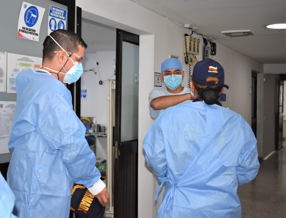 ArmadaColombia's tweet photo. Una delegación del @INSColombia visitó las instalaciones del Establecimiento de Sanidad Militar 3056 en #Buenaventura para revisar las medidas adoptadas por el equipo médico y los protocolos para hacerle frente al Covid-19.
#OperaciónSanRoque 
#ProtegemosElAzulDeLaBandera https://t.co/cxXmfHcXvP