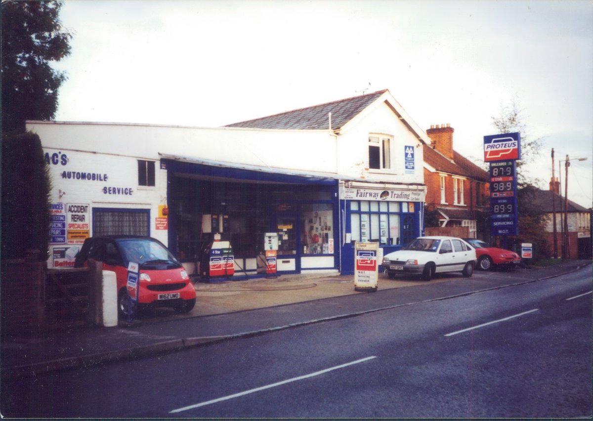 Day 171 of  #petrolstationsProteus, Mac's Automobile Service, Windlesham, Surrey 2000  https://www.flickr.com/photos/danlockton/16238275176/  https://www.flickr.com/photos/danlockton/15644297093/Amidst the celebrity haunts of Windlesham is this refreshingly down-to-earth garage  @MacsAutomobile By this point Proteus was owned by Texaco.