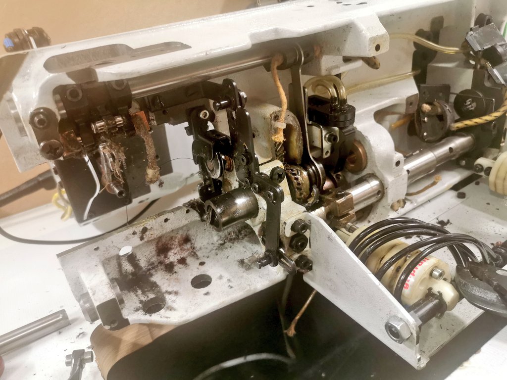 jayssmrs's tweet image. Great machines #Durkopp but sometimes when they break they can be head work 😂😂🤯