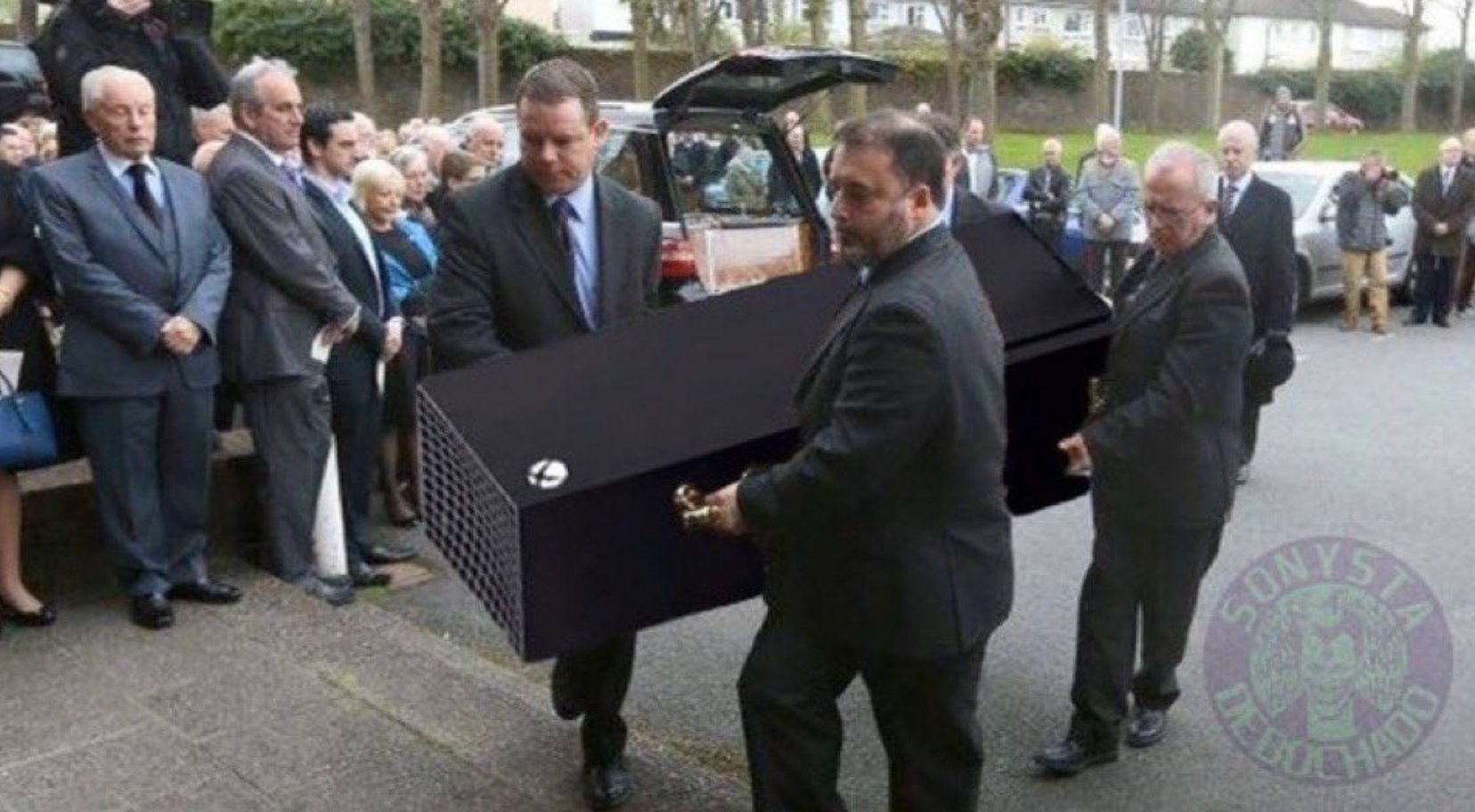 EaQroJ-X0AI4-bI?format=jpg&name=large