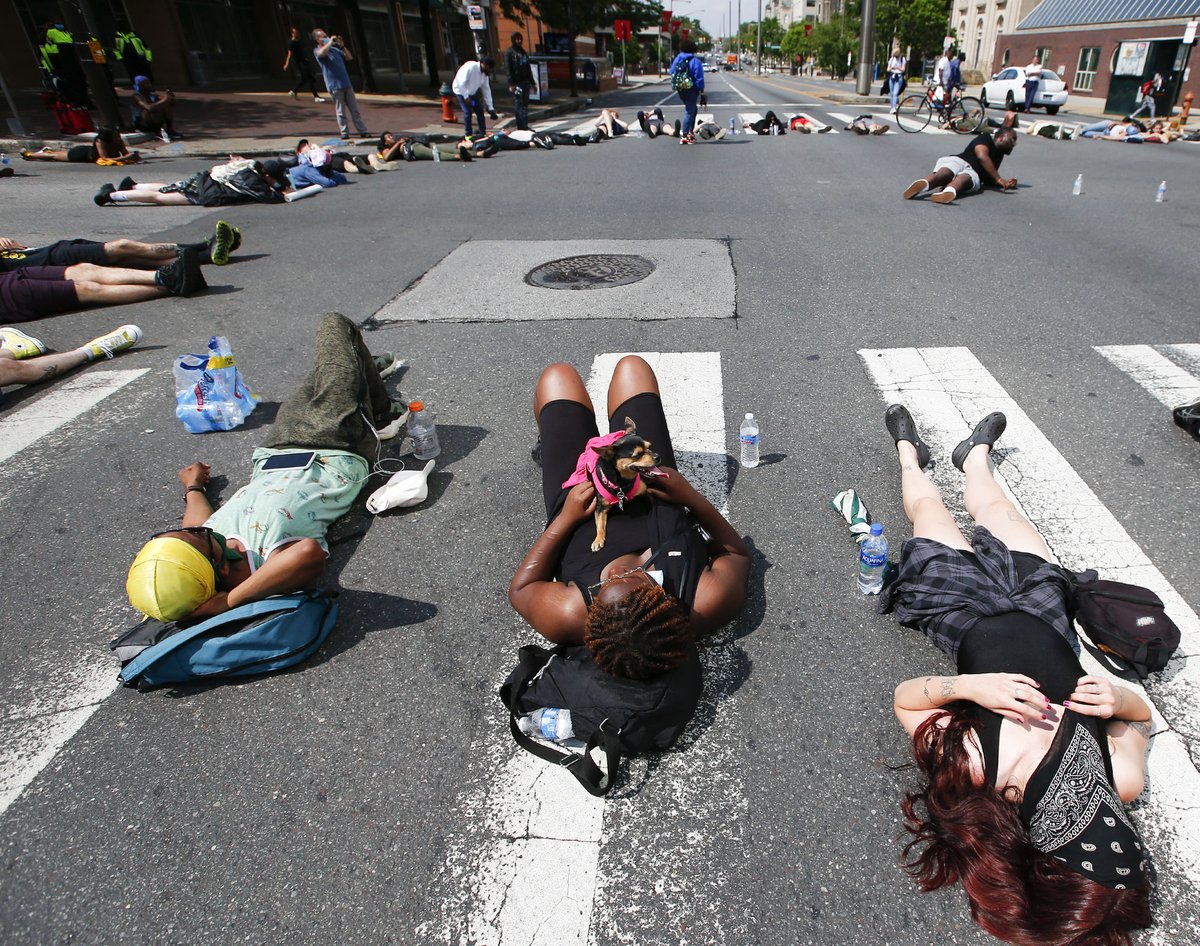 Peaceful protests mourning the death of George Floyd and united against racism continued in Philly today. Here's a gallery from our photographers 📷 trib.al/ZSgRhMu