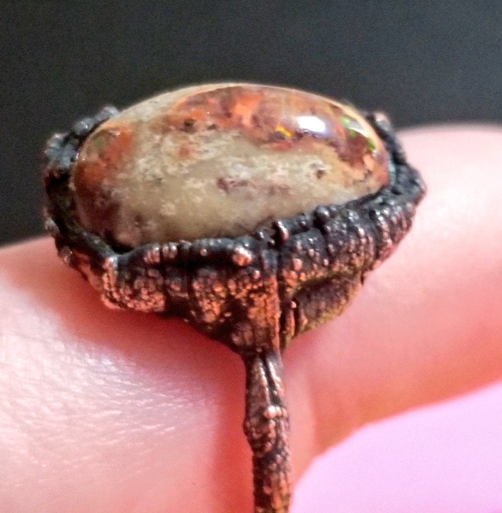 ThQuizzicalCrow's tweet photo. This texture has me on #fire #mexicanfireopalring #electroformedrings #fireopals #ring #texture #rustic #copper #opal #rings #electroformedjewelry https://t.co/r5nqa732Il