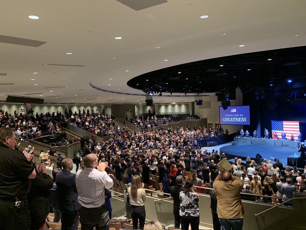 gromerjeffers's tweet image. Big crowd for @realDonaldTrump roundtable. Many are separated by one seat and very few people are wearing masks.