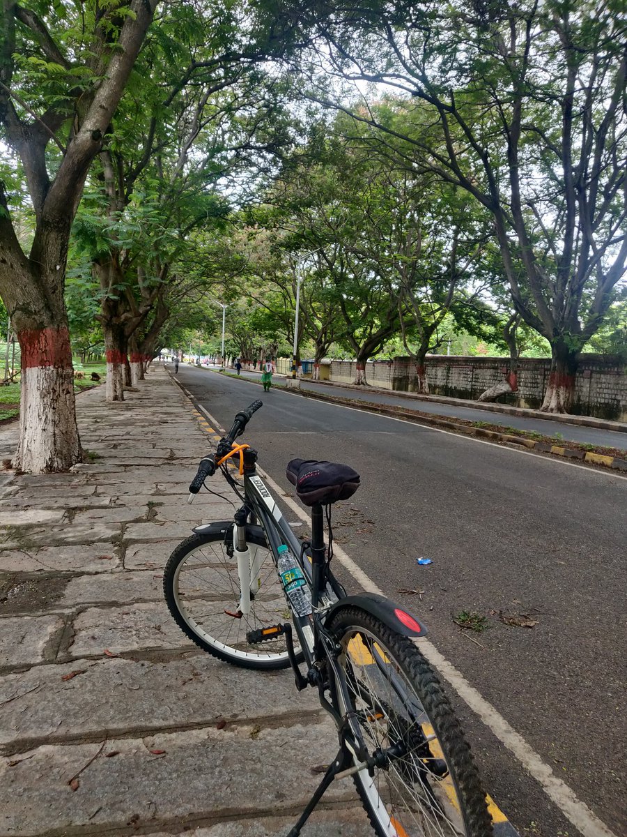 DeePakao's tweet image. Ooty Weather in Bangalore!! #LightDrizzle #SlowAndEasyRide