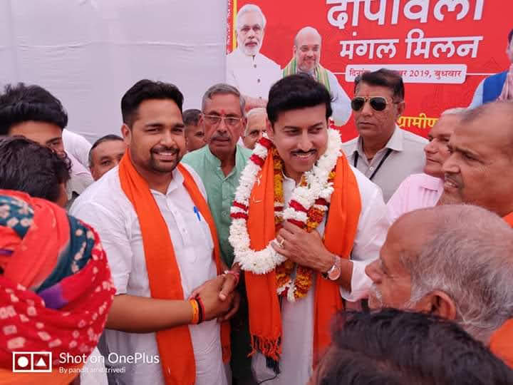 omsainiamer's tweet photo. #लोकसभा_चुनाव2k19❣️🚩
#विधानसभाआमेरक्षेत्रमेंजयपुरग्रामीणसांसदमहोदय Rajyavardhan Rathore #साहबका #टीम Om Prakash Saini
#Proud_movement #Modimission2024
#BharatkaAbhiman_modisarkar
#सदैवराष्ट्रहितमें🙏🏼@Ra_THORe https://t.co/ybwvVgCd4M