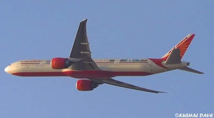 KushalDave218's tweet photo. 25 years of Boeing 777 first Flight 

#Boeing #boein777 #firstflight #unitedairlined #june1995 #planespotting #planespotter #AvGeek #boeinglovers #airindia #Singaporesairlines #AmericanAirlines #Emirates #TurkishAirlines #boeing7771000 #boeing777300er https://t.co/PzccOfIAtH