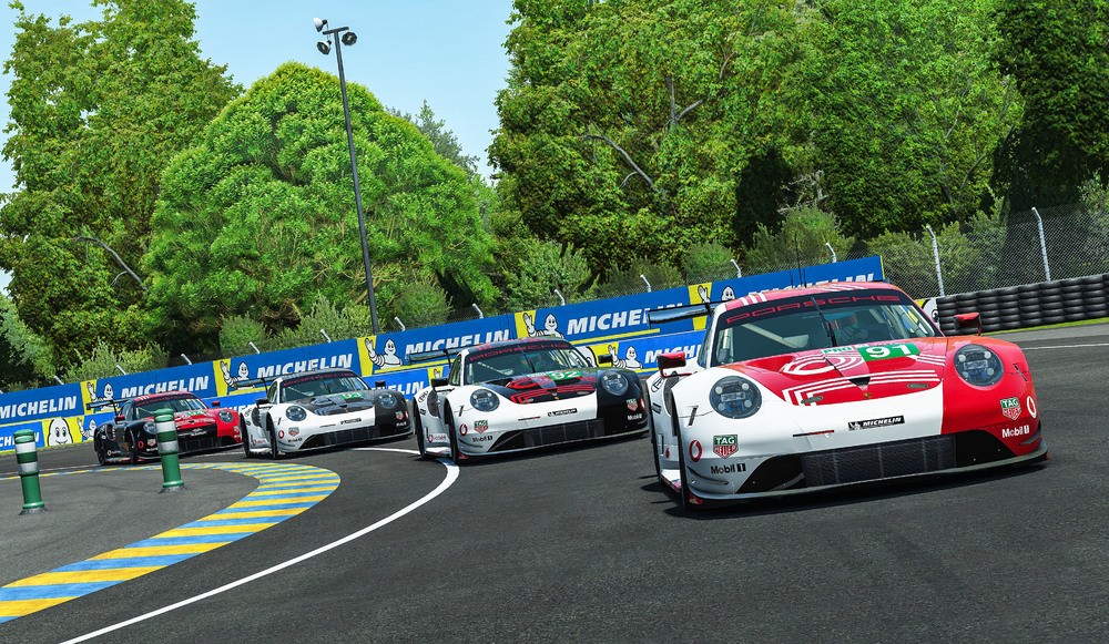 simracingoz's tweet photo. Good luck to the Aussies competing in the @24hoursoflemans Virtual this weekend - @emree_ree, @JKRogers_92 &amp; @mattcampbell22_ 
Preview HERE: https://t.co/xLfK8Gk63R
#LeMans24Virtual https://t.co/kiRQqLKwhV