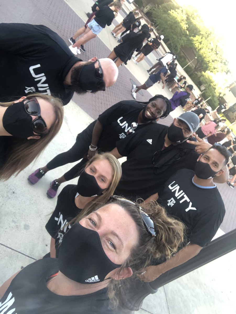 Unity. 👍🏻👍🏼👍🏽👍🏾👍🏿

We stand together. 🤎

#BlackLivesMatter #GigEm