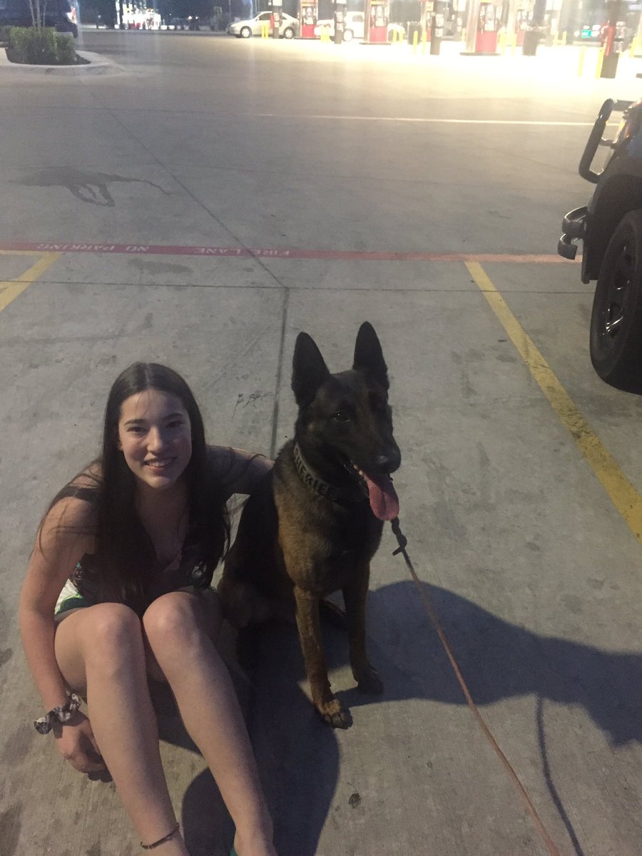 SubieGal16's tweet photo. Got to see our fave K9 and handler tonight when we stopped at QT!!! Was nice to see and talk with him and the other deputy too!!! #WeHaveYour6 #NightAndWeekMade #Wilco https://t.co/rHB7aAsUQF