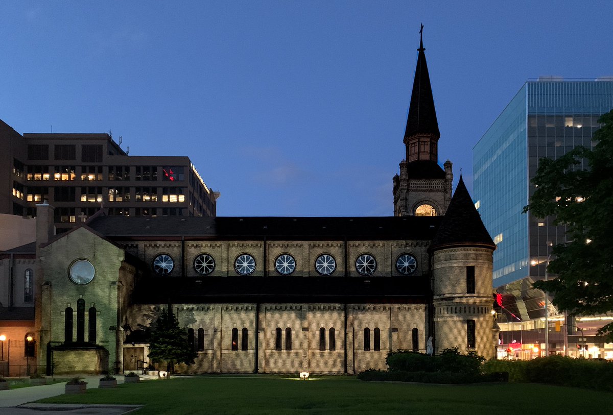 brent_bellamy's tweet photo. The security mesh around the lights of this church causes really unique shadows on the old stone walls. https://t.co/OYISXiygXq