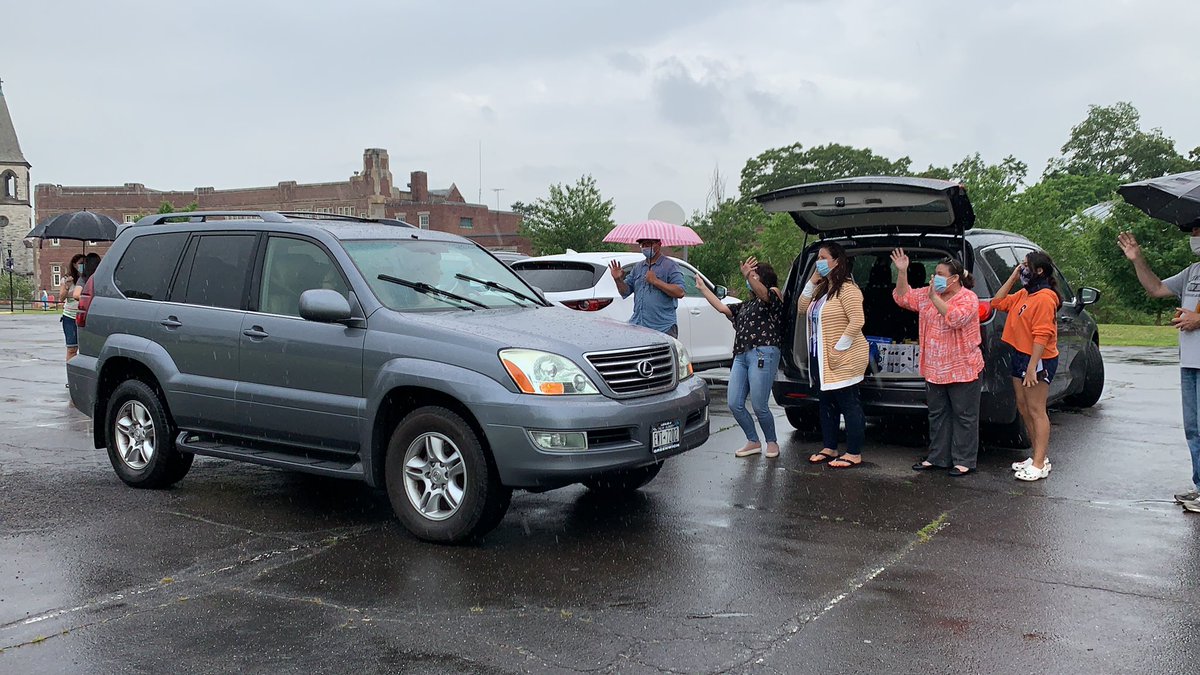 mrsdangelo_ICS's tweet image. It was one more ICS  #Classof2020 Drive By before the big day—Zoom Video &amp;amp; Breakfast Invites, Coffee Cakes, Grad Face Fans, &amp;amp; Graduate Car Decorations! 
#IncredibleCatholicStudents
⭐️💙⭐️💙⭐️💙⭐️💙⭐️💙⭐️💙⭐️💙⭐️ @icschool_online @ArchNY_Schools