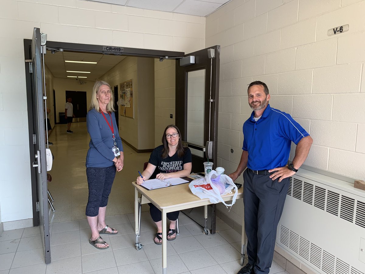 Jeff Pratt (@jafpratt) on Twitter photo Great to visit Medway High School today and observe student locker clean out. The school was so well organized and it was great to visit with all the dedicated staff volunteering their time. <a href="/GHoward03/">Greg Howard</a> <a href="/TVDSB/">Thames Valley DSB</a> Great to visit Medway High School today and observe student locker clean out. The school was so well organized and it was great to visit with all the dedicated staff volunteering their time. <a href="/GHoward03/">Greg Howard</a> <a href="/TVDSB/">Thames Valley DSB</a>