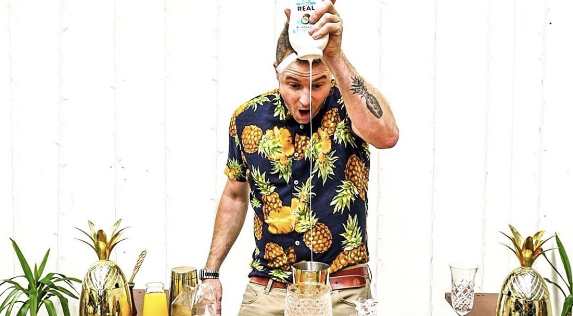 thystrangerpod's tweet image. Clinton Weir has over two decades of lived-experience in the hospitality industry as a career, competitive and champion flair bartender, hospitality and events entrepreneur and overall legend of a human being!⠀
This was a fun, insightful and inspiring conversation 🍍🍍🍍