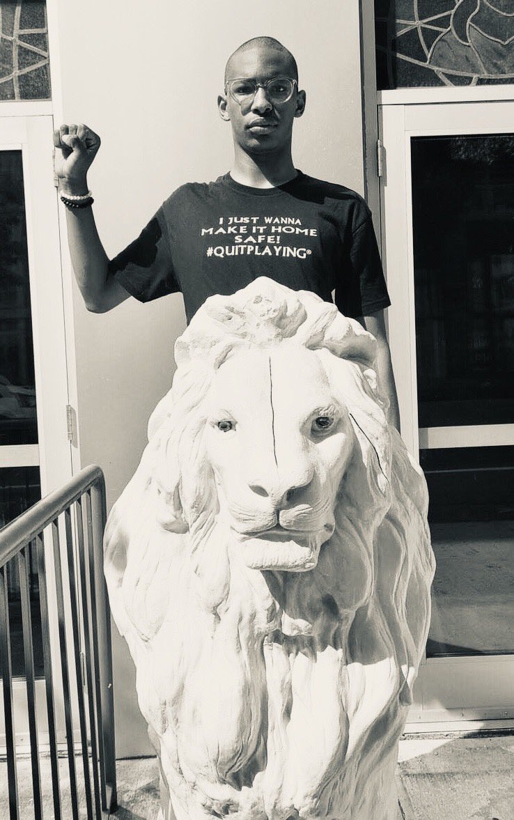 This is why we march. So our fathers, mothers, brothers and sisters can make it home safe. We all deserve that right. 
#QUITPLAYING®️ #ijustwannamakeithomesafe #blacklivesmatter