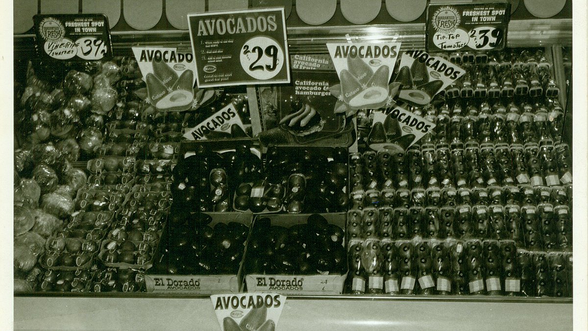 calavo's tweet photo. Throwback to this 1955 store display photo, when #Calavo #Avocados were 2 for 29¢($2.77 in 2020 adjusted for inflation). Our commitment to bringing the finest and freshest avocados to market remains the same & this slogan then is still true today “Good to eat and good for you!” https://t.co/7JNV001DGx
