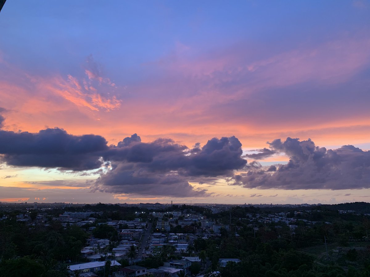 amnerisrealty's tweet photo. Atardecer jueves @adamonzon https://t.co/5BAyrKQNYb