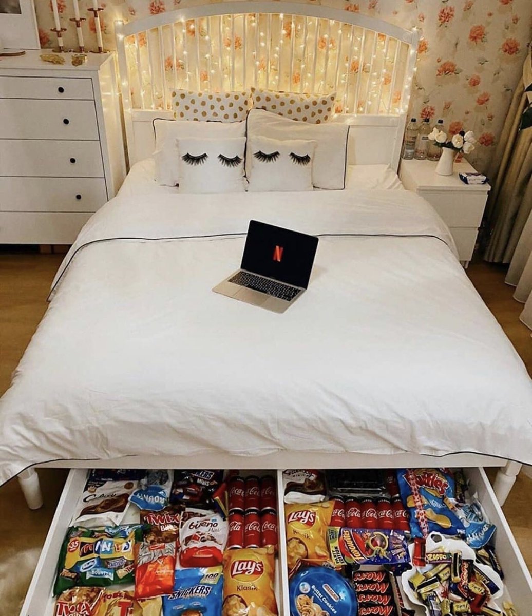 Laurispacios's tweet photo. @JoseApa02 Vete comprándolo para nuestra nueva casita.. ahhh y ese cajón tampoco va a faltar 🤤🤤🙊🙊 MÁS GANAS IMPOSIBLE 🏠♥️ https://t.co/0PulZDIxip