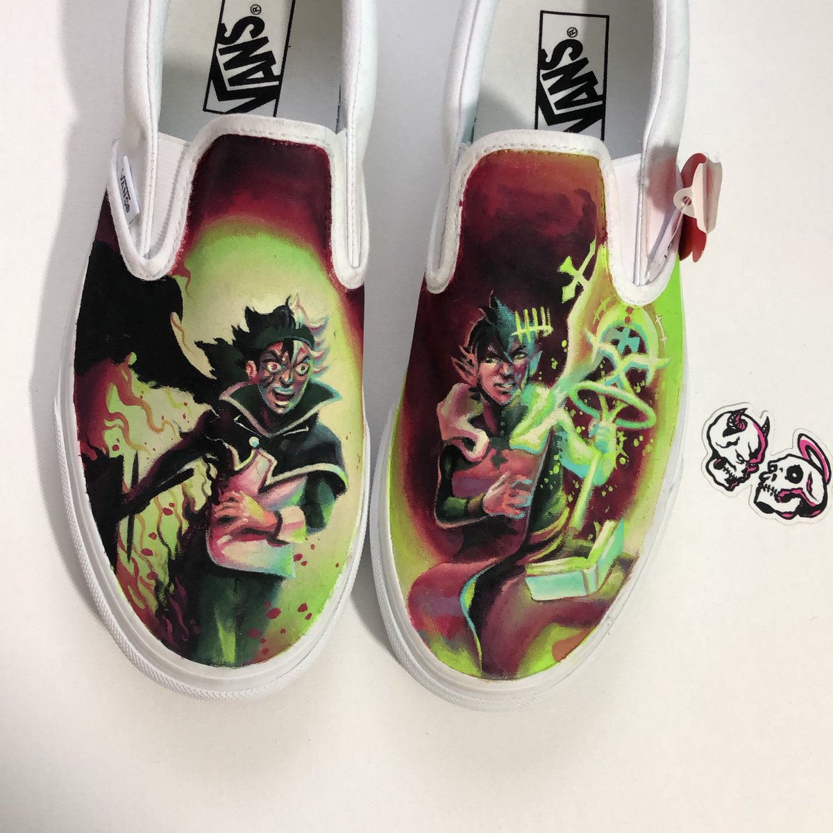 thatshxtdead's tweet photo. #ThatShitDead Custom Black Clover Vans. Hand-Painted by me. https://t.co/STWh1IJtd8