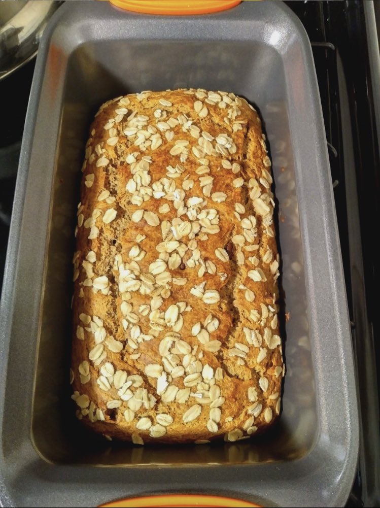 kashawashington's tweet image. #tbt my babies high school master piece (she learned to bake all by herself) #oatbread