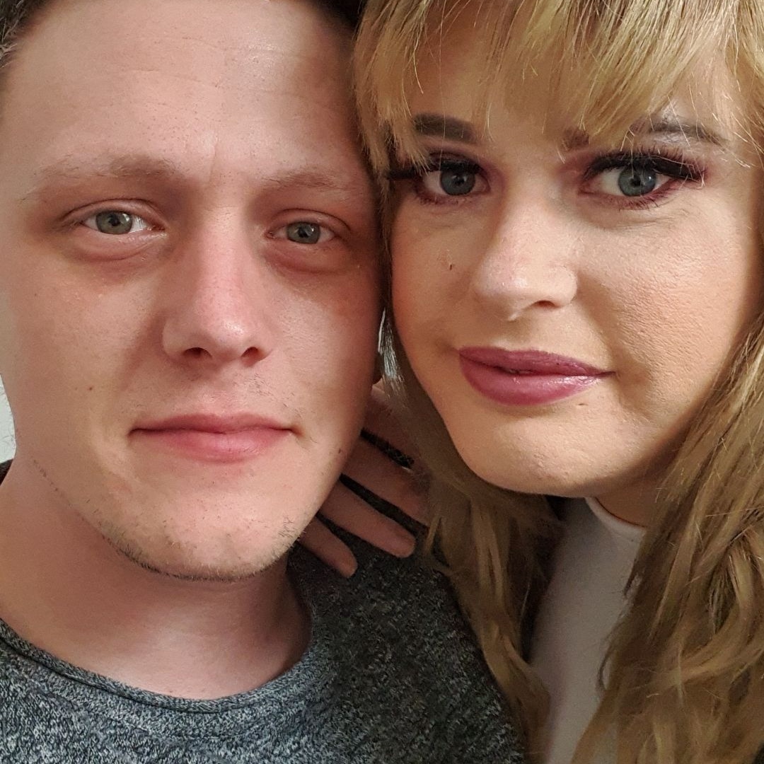Shiarnlou's tweet photo. Even though the world is upside down atm and things health wise just arent going right for me, this man gets me through it all! @Mesakaro #boyfriend #love #KidneyDisease https://t.co/cxKR84ihN7