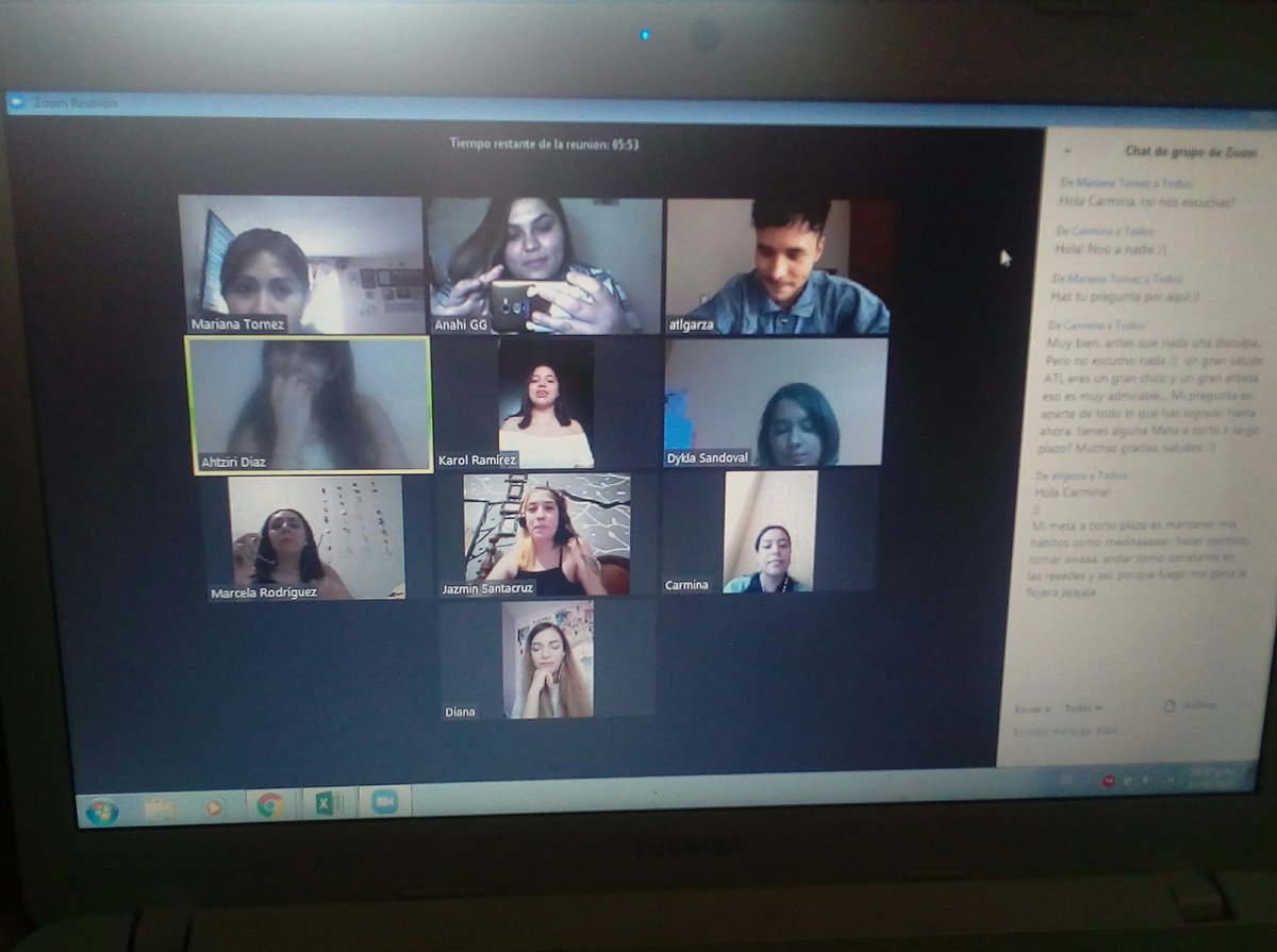 AnahiGG3's tweet photo. Una queriendo dar su clase de matemáticas y tu no me dejas @atlgarza jajaja la mejor vídeo llamada del mundo!!! https://t.co/jt36HPWdXa