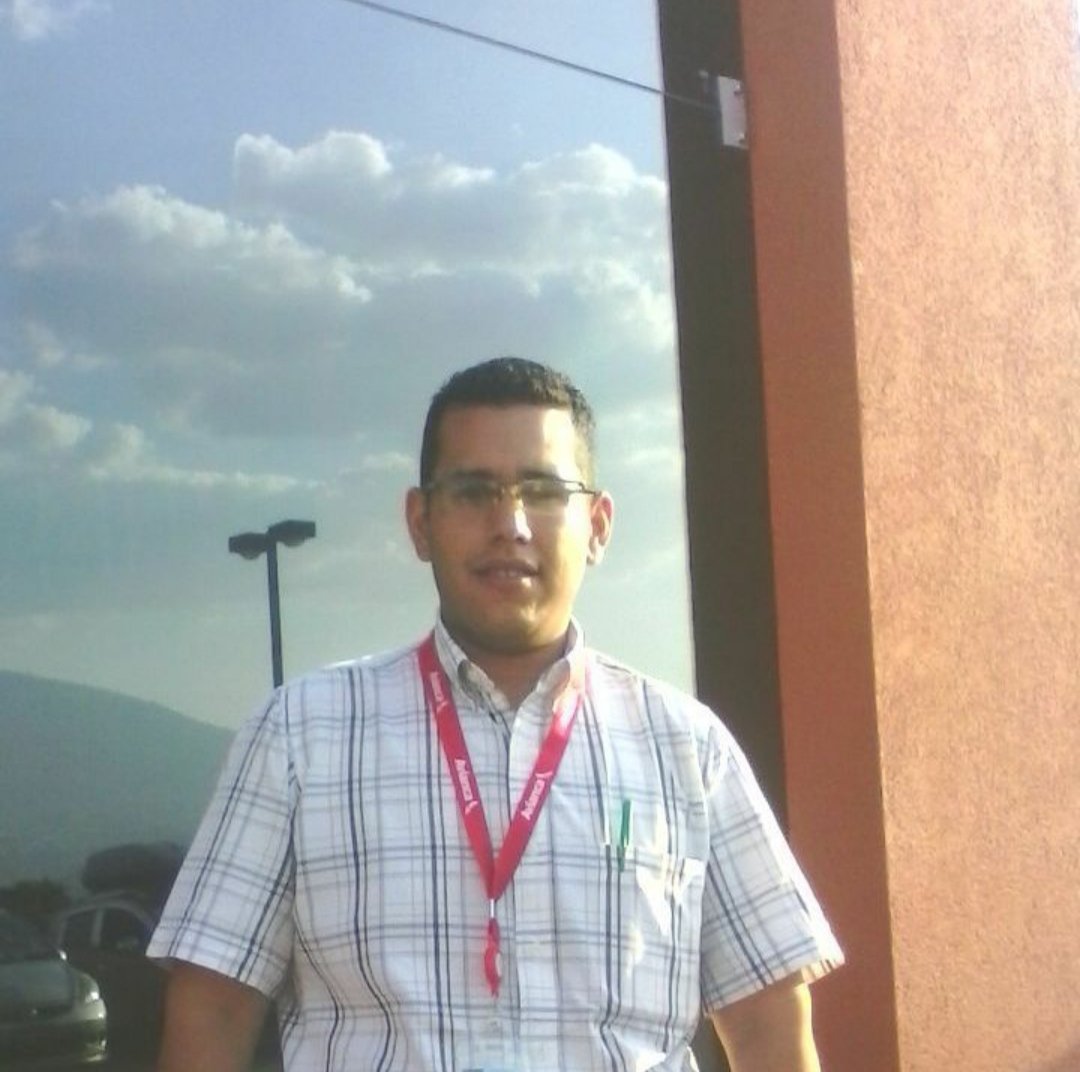 Recuerdos de el Salvador estudiando Mercancías Peligrosas con grandes compañeros de todos los países y la satisfacción de que quede dentro de los tres primeros alumnos con la más alta calificación algo que impera en los Silva y son la Excelencia y el Éxito.