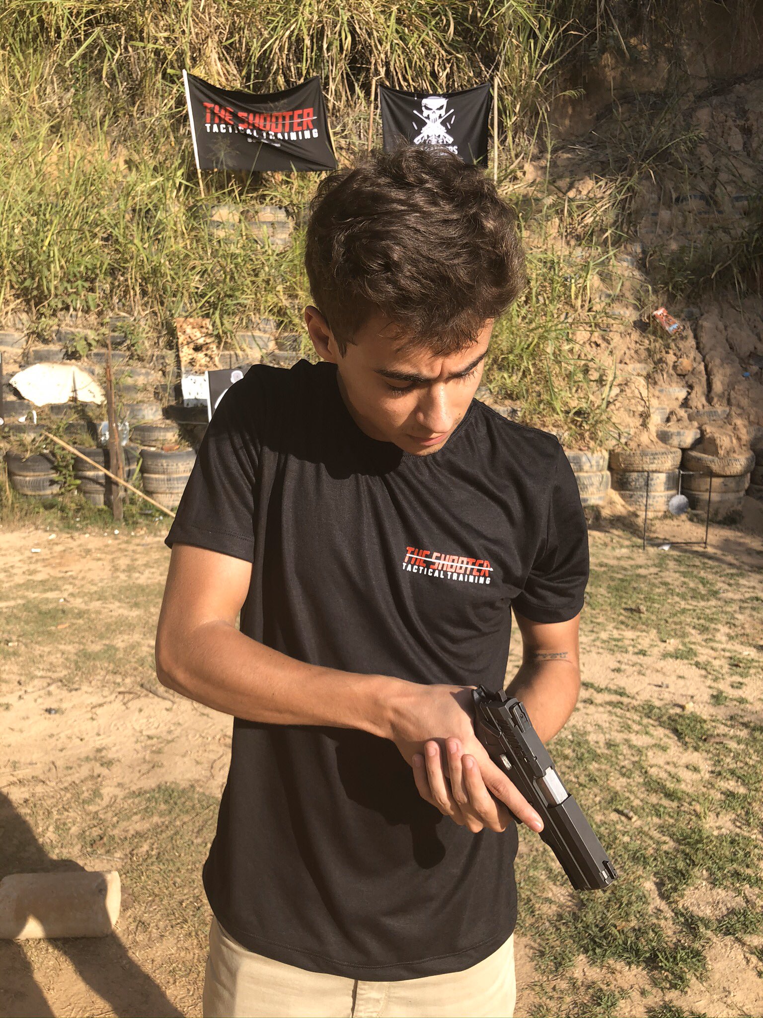 Nikolas Ferreira on Twitter: "Por que eu quero carregar uma arma? Porque um policial é muito pesado ð https://t.co/P3E0BWZFkl" / Twitter