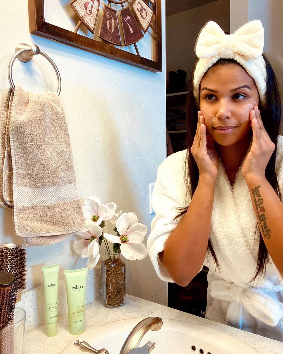 Influenster's tweet photo. We ❤️ when products we send to our Influensters are easy to incorporate into their daily routines! Check out how Ohane uses her @CodexBeauty skincare products to make her skin look and feel 🌟 radiant. Have you tried #mycodexbeauty yet? Check out more. 👇
https://t.co/3mEbFmeCPg https://t.co/nScfdRtZ1i
