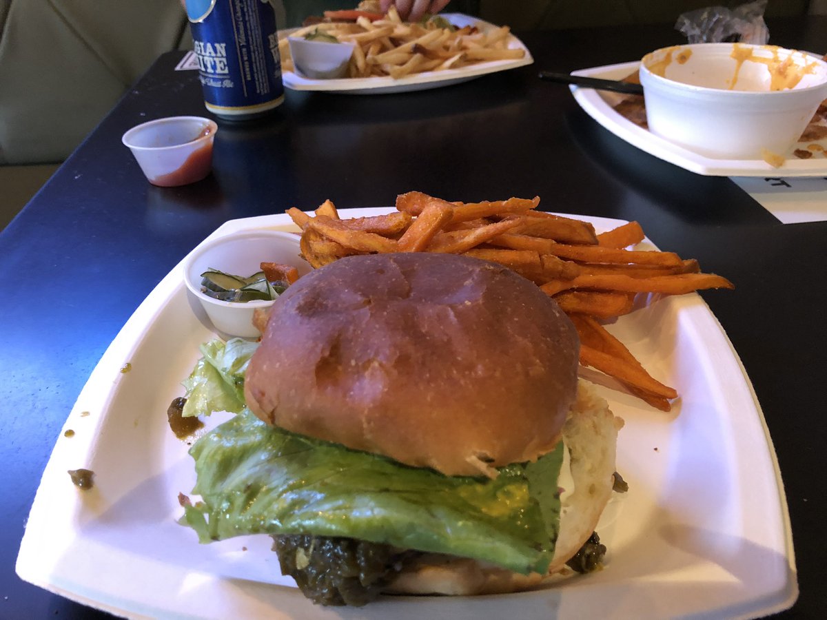 jeff_romero34's tweet photo. First dining in experience since March 13. Forgot how to use utensils. Had to get finger foods. #UrbanStack https://t.co/gpuIVS9ens