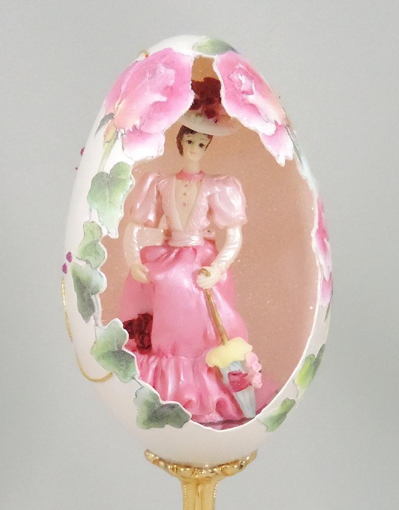 A beautiful VictorianLady inside a DecoratedEgg, This lovely Pink Lady in a Hat is a great Gift Idea for MothersDay, Ready to ship etsy.me/2V6neZI