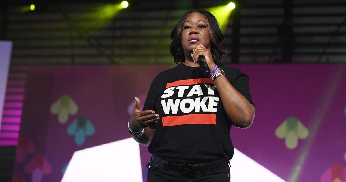 ScaryMommy's tweet photo. Sybrina Fulton, Trayvon Martin’s Mother, Is Running For Public Office
https://t.co/KhGurpm0fD https://t.co/5A59fqnRXF