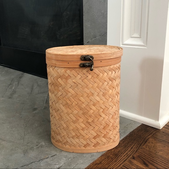 So good I had to share! Check out all the items I'm loving on <a href="/Poshmarkapp/">Poshmark</a> #poshmark #fashion #style #shopmycloset #anneklein #vintage: posh.mk/OI69Ocobf7