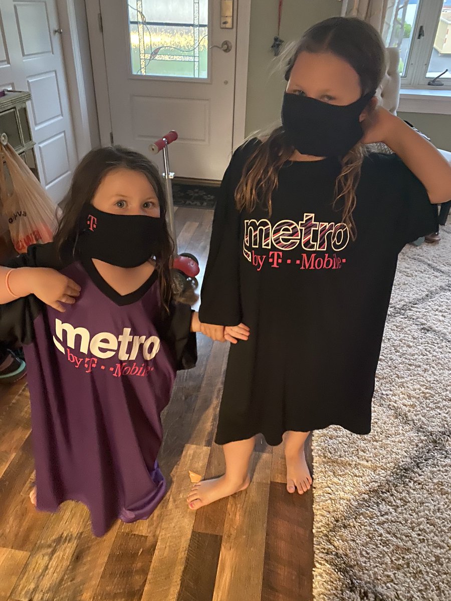 SteveDaTrainer1's tweet photo. Not sure who’s happier about the uniform swag that just arrived. @TMobile https://t.co/oKQChBvWGp