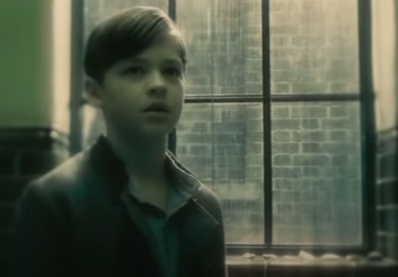 LeninWizard's tweet image. Aún siendo el heredero de Slytherin y un hechicero muy poderoso, tuve una infancia horrenda, en el oscuro y opresivo orfanato llamado Wools. No sé por donde comenzar a describir lo peor de aquel sitio: acaso serían las golpizas? Esas eran malas, pero la comida era peor +