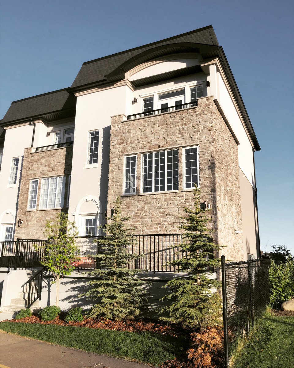 CorpRemington's tweet photo. FINAL SUITE REMAINING!! Welcome home to this gorgeous BRAND NEW TOWNHOME located in the heart of Quarry Park offering modern and luxurious high end finishings! 

Contact our QP Presentation Gallery for further info! 

https://t.co/e1V90lvDZ5

#calgaryrealestate #yycrealestate https://t.co/rZ69haxsBa