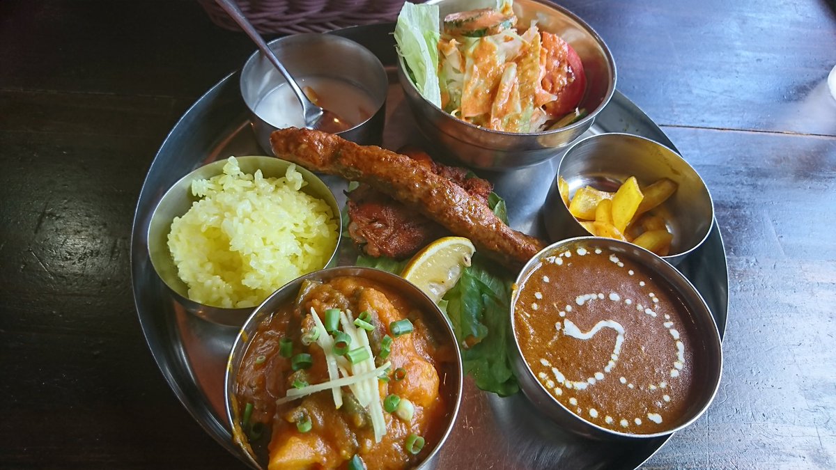 なぜインドカレー屋は陶器の皿ではなく 金属製の皿を使う スパイスの沈着と洗い物の都合から考えるとすごく合理的なのかも Togetter なぜインドカレー屋は陶器の皿ではなく 金属製の皿を使う スパイスの沈着と洗い物の都合から考えるとすごく合理的なのかも Togetter