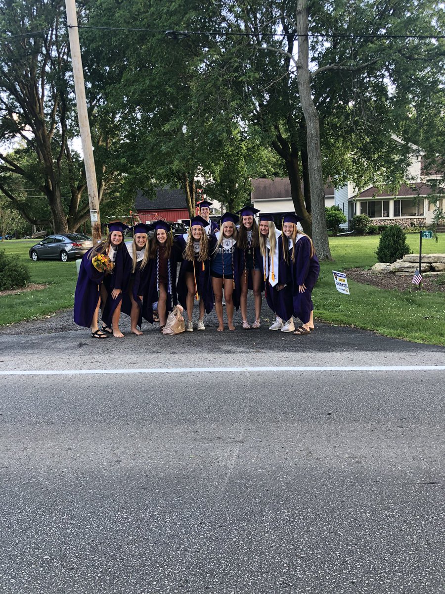 OconCurtis's tweet photo. Honk at a senior night might be my new favorite tradition that emerges from our #oconpride2020 celebrations! @oconschools @OconHS https://t.co/QgDrxsLOsh